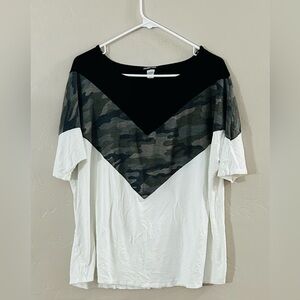 HEIMISH USA Black & Camo Chevron T-Shirt